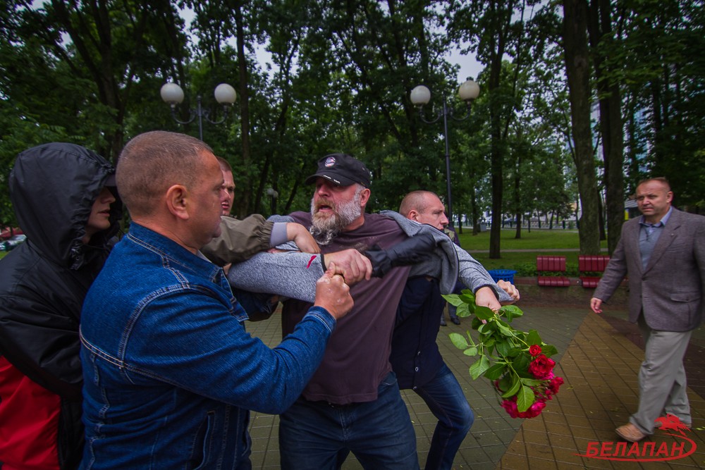 В Минске милиция в штатском разогнала акцию оппозиционеров