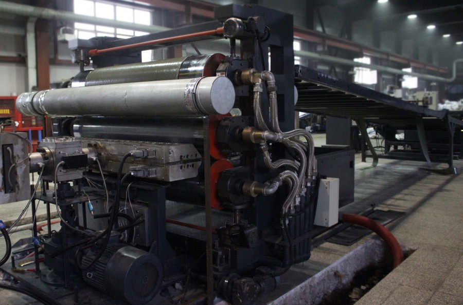 На заводе «Томсккабель» ведутся пусконаладочные работы линии по производству полимерных листов