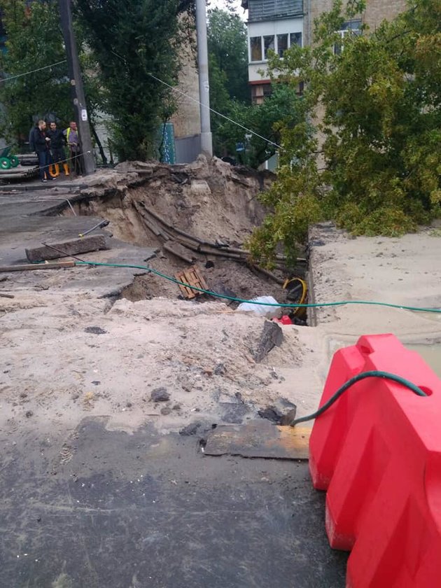 Неожиданно грянул гром: Киев снова затопило (фото)
