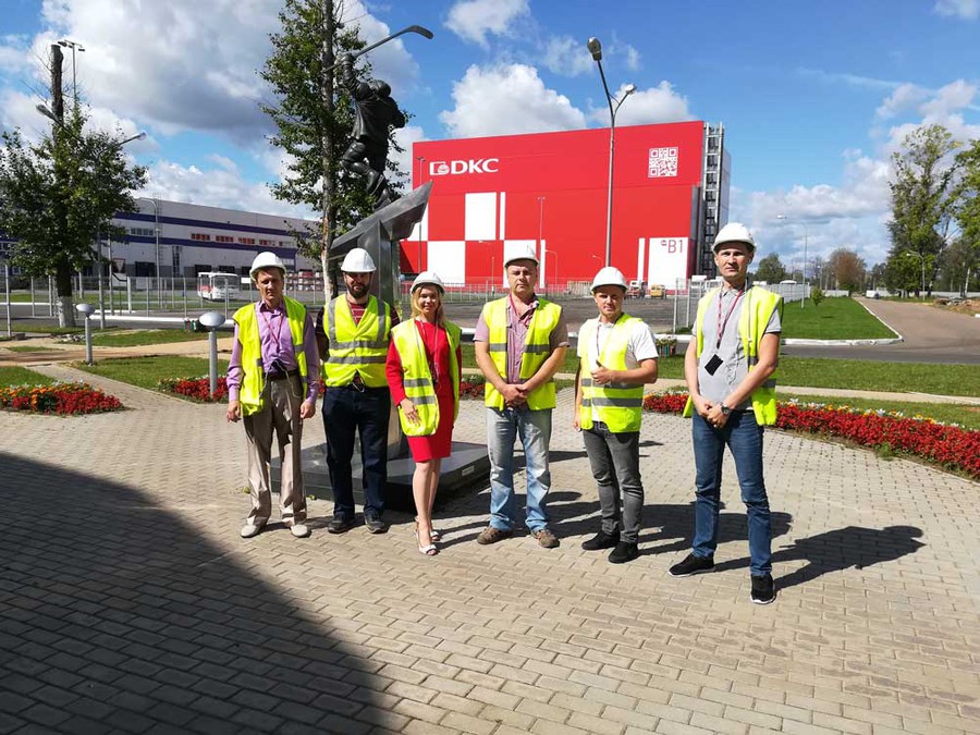Сотрудники компании «РОСЭК» посетили завод производителя «ДКС» в Твери