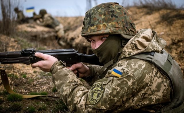 На Донбассе за сутки погиб один украинский военный, двое ранены