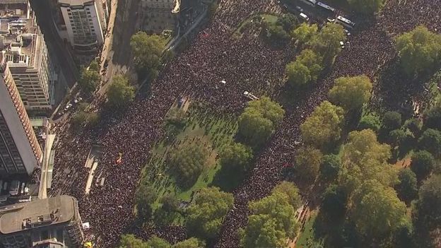 Более 600 тыс. человек вышли на улицы Лондона, требуя второй референдум по Brexit