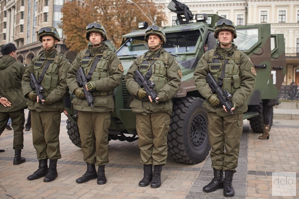 Сегодня на части территории Украины начинает действовать военное положение