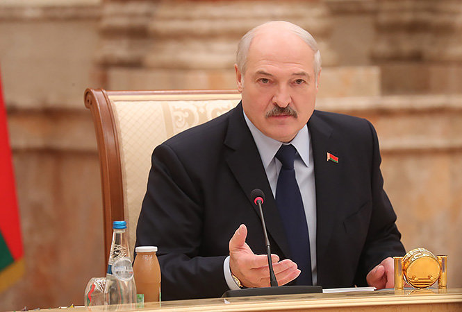 Лукашенко: Как-то неудобно у россиян просить деньги за военные базы
