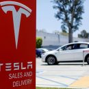 Акции Tesla упали на более 12% после сообщений Маска о сокращениях штата