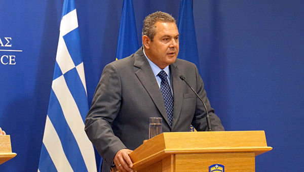В Греции ушел в отставку министр обороны