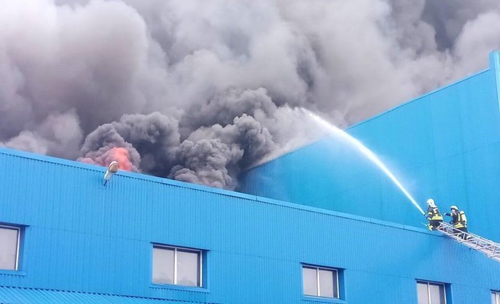 В столице горят складcкие помещения возле метро "Лесная"