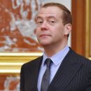 Медведев на фоне обвала рубля считает ситуацию в экономике «абсолютно стабильной» Медведев на фоне обвала рубля считает ситуацию в экономике «абсолютно стабильной»