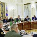 Рада в понедельник рассмотрит введение военного положения в Украине